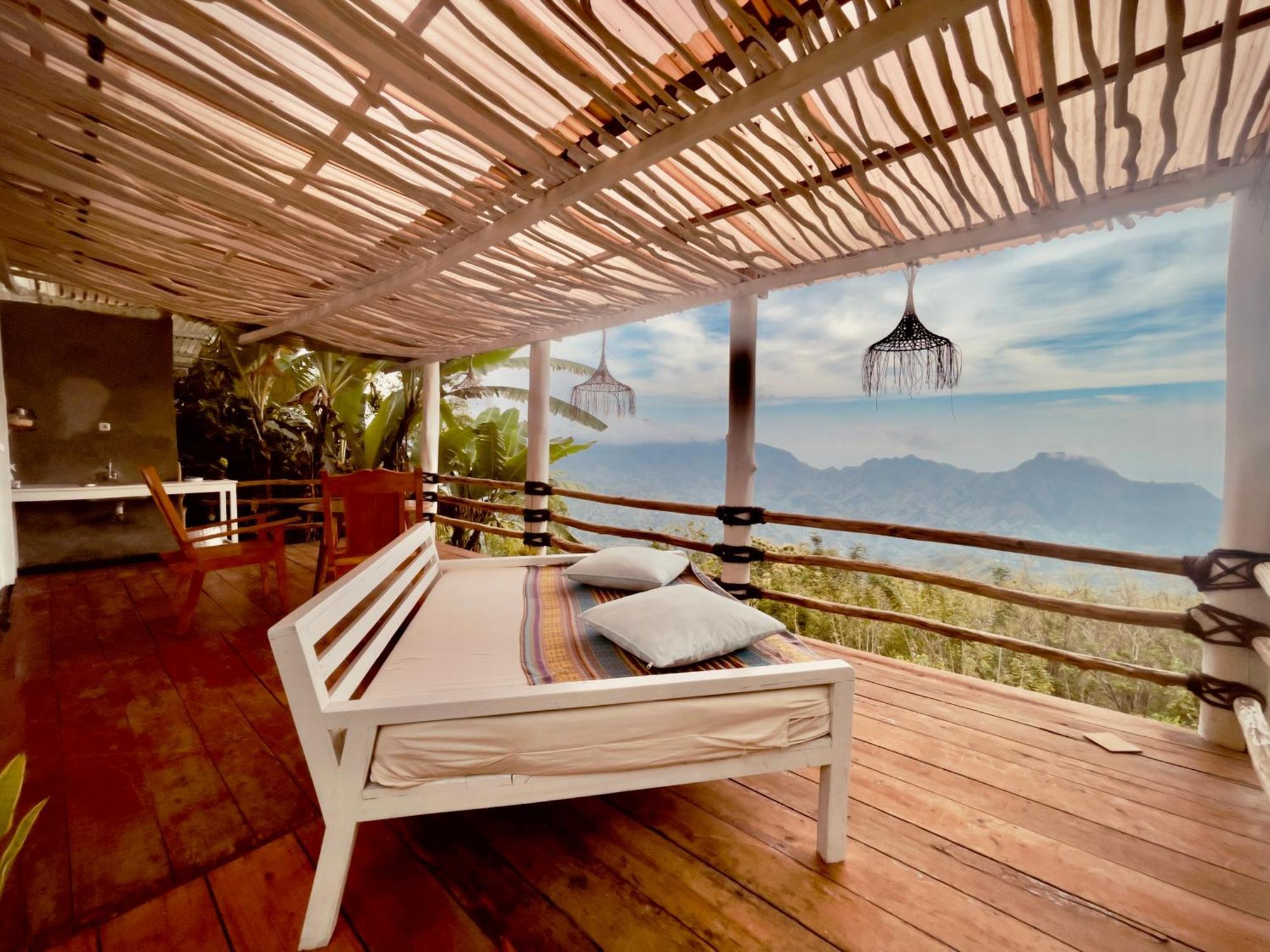 Отель Manulalu Jungle Bajawa Экстерьер фото