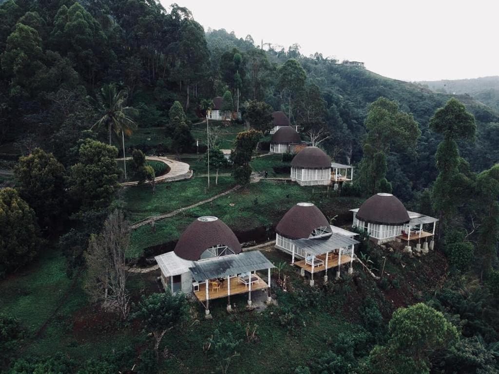 Отель Manulalu Jungle Bajawa Экстерьер фото